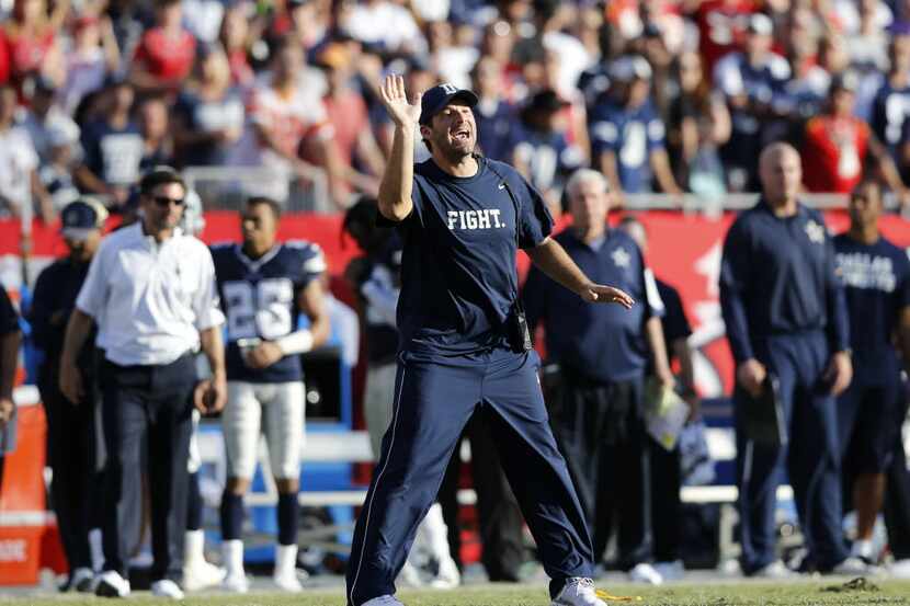 Dallas Cowboys quarterback Tony Romo (9) talks to his teammates before the start of their...
