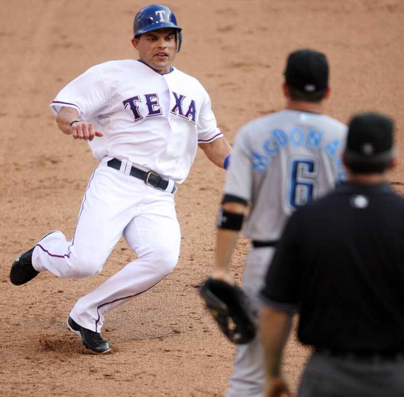 Iván Rodríguez en 2009 con el uniforme de Texas. Foto DMN