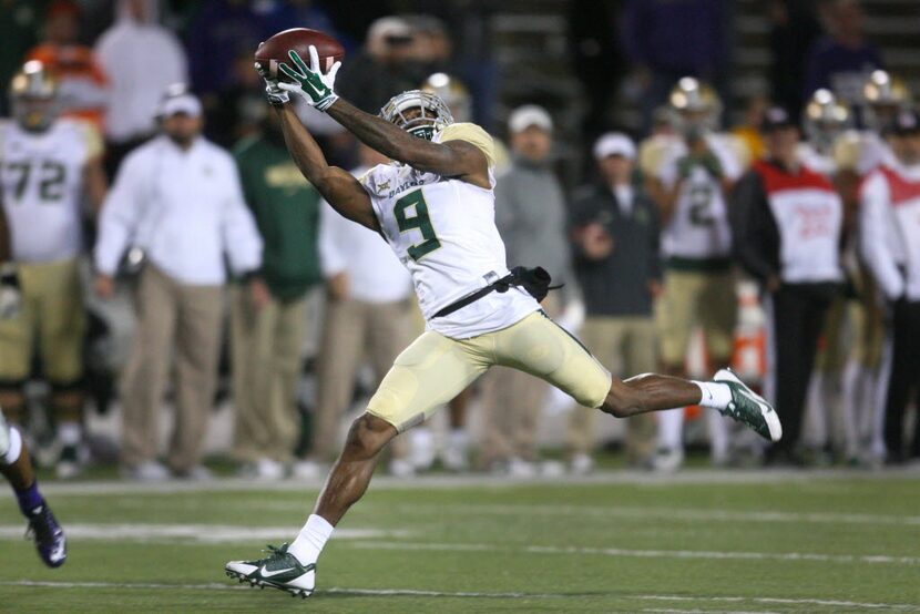 Nov 5, 2015; Manhattan, KS, USA; Baylor Bears wide receiver KD Cannon (9) catches the ball...