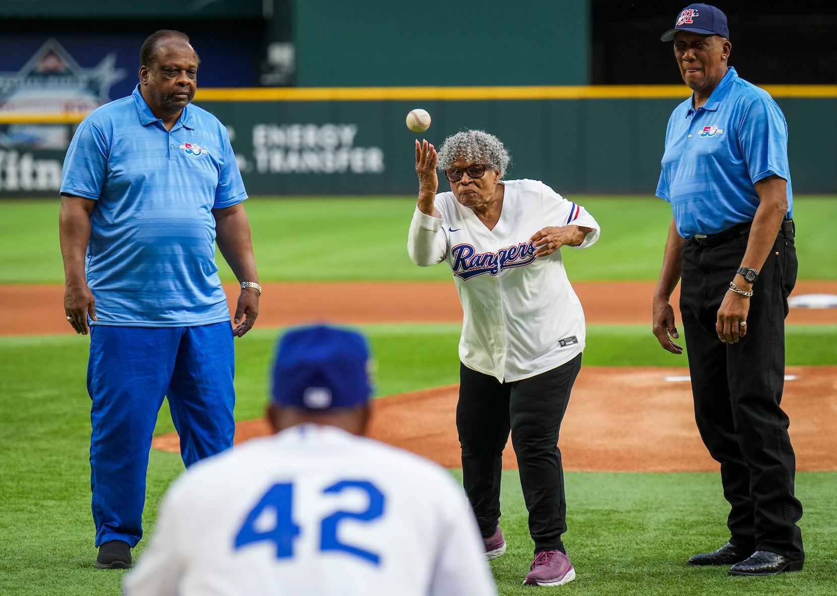 Opal Lee threw out first pitch for Texas Rangers on Jackie