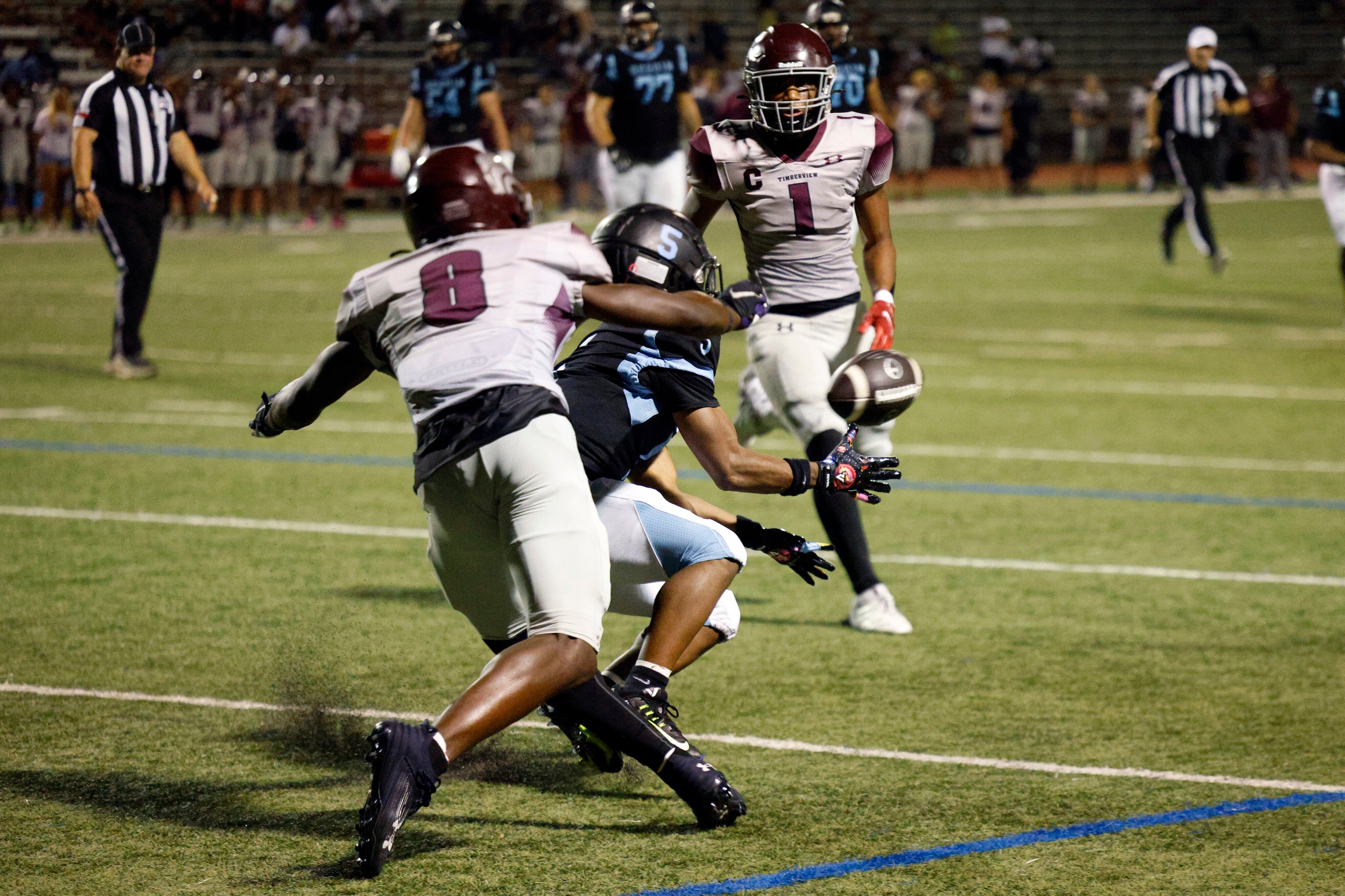 Arlington Seguin wide receiver Malachi Meche (5) catches a pass ahead of Mansfield...