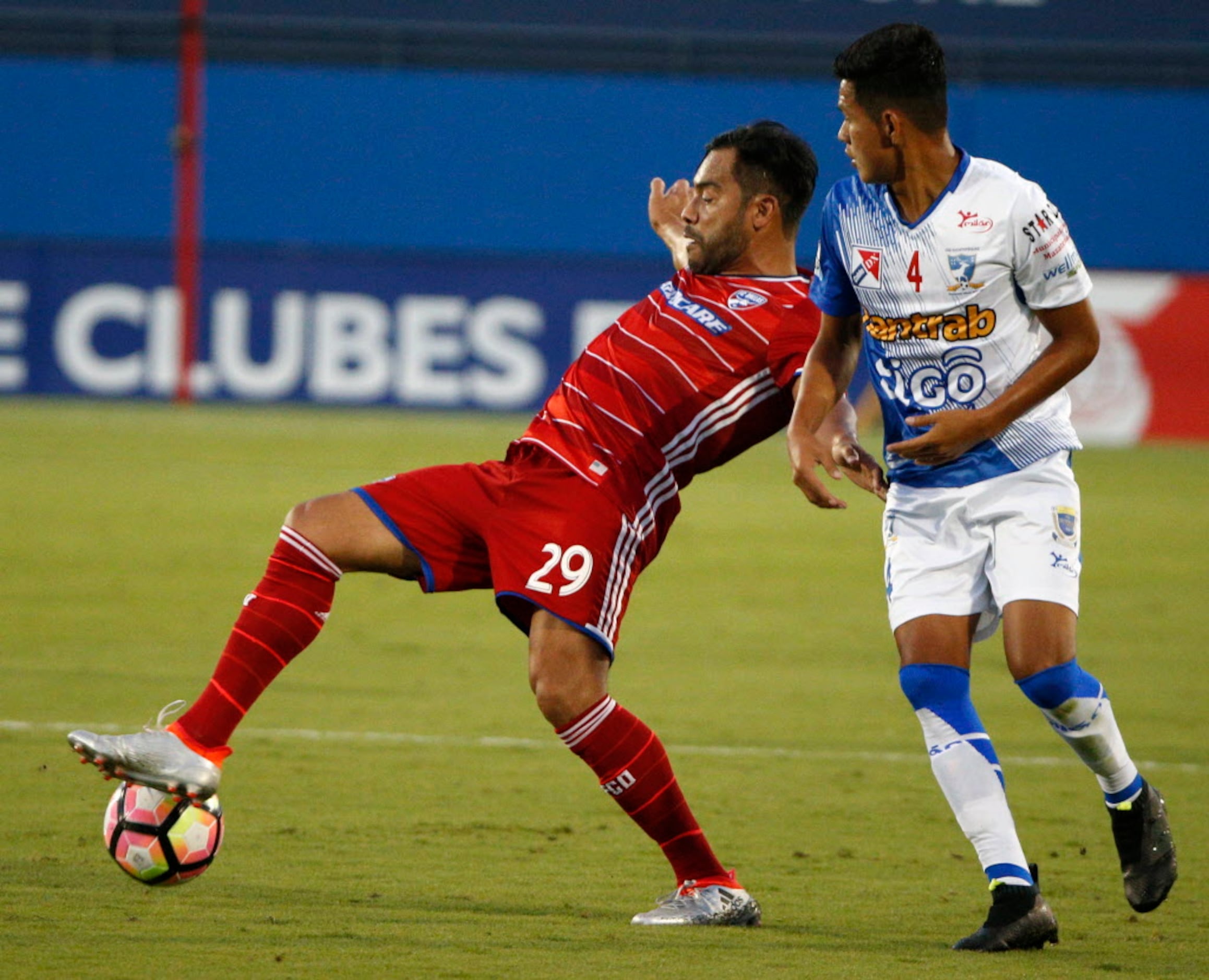 Carlos Ruiz scores FIVE goals in his final match for Guatemala, INSIDER