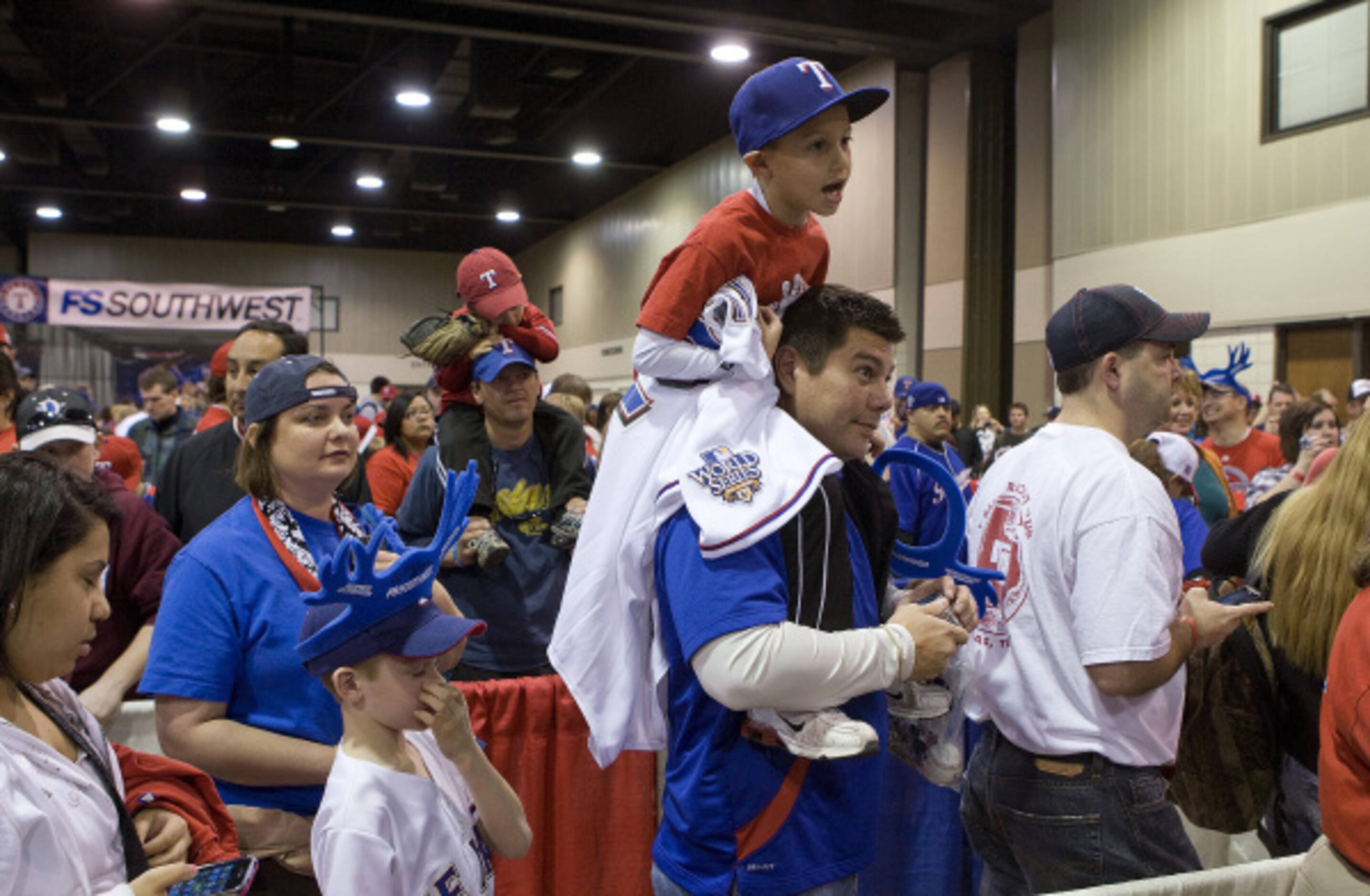 Photos: Rangers meet-and-greet with the fans at FanFest