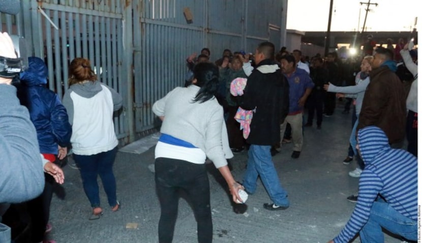 Un motín en el Penal del Topo Chico movilizó a elementos policiacos y militares que...