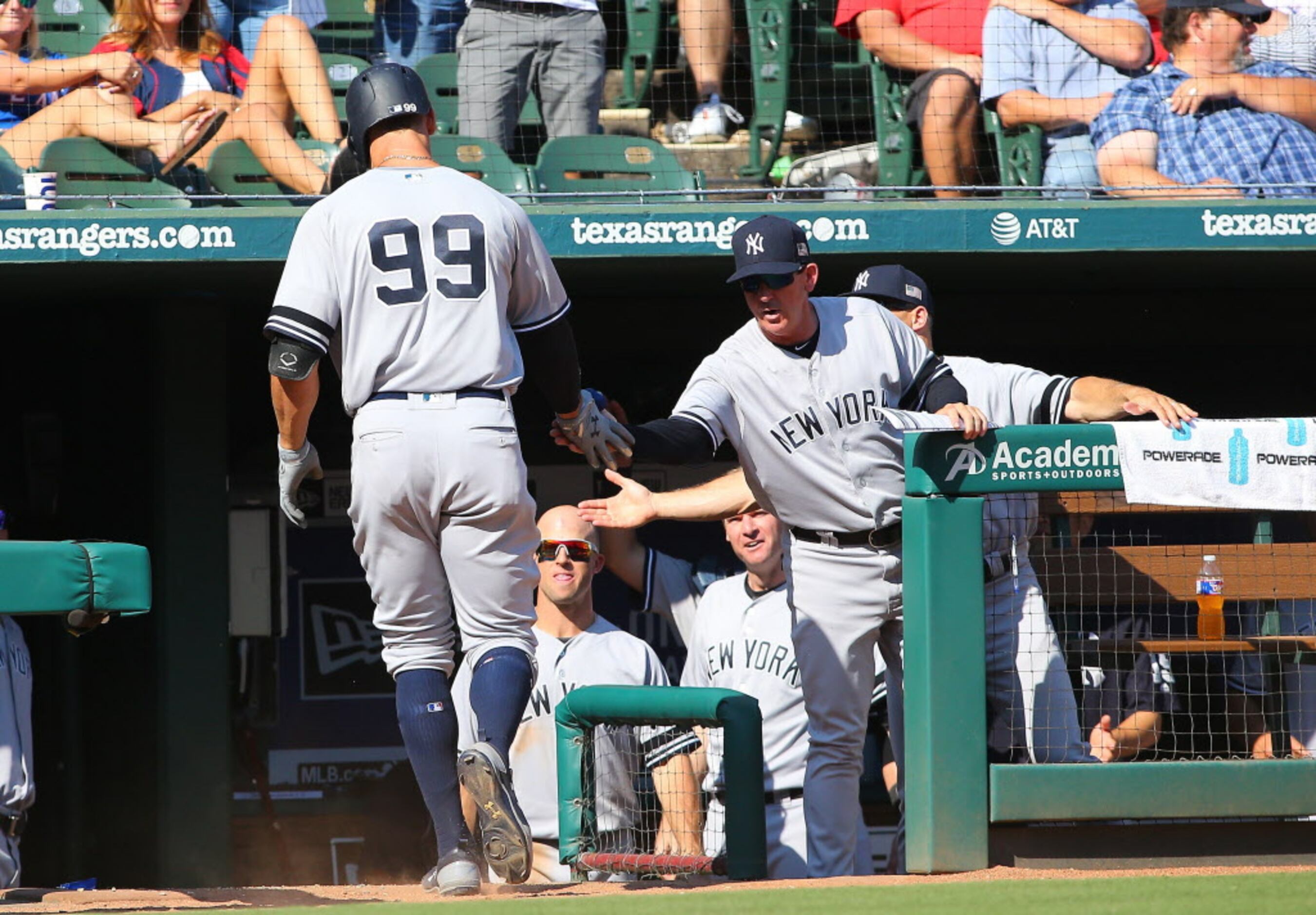 Aaron Judge home run record: Watch Yankees dugout go wild