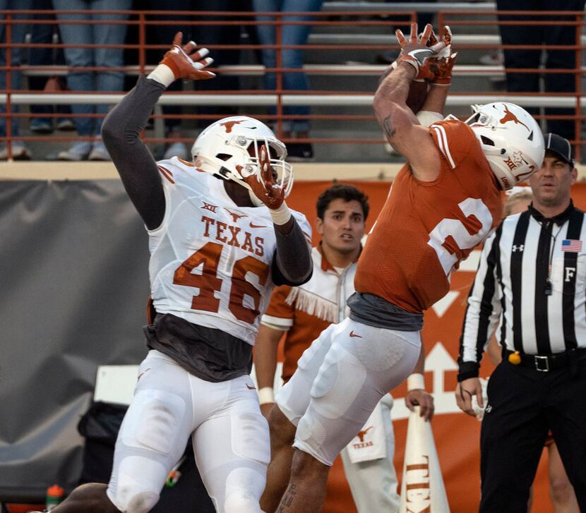 University of Texas running back Jordan Whittington (21) can't hold onto a pass in the end...