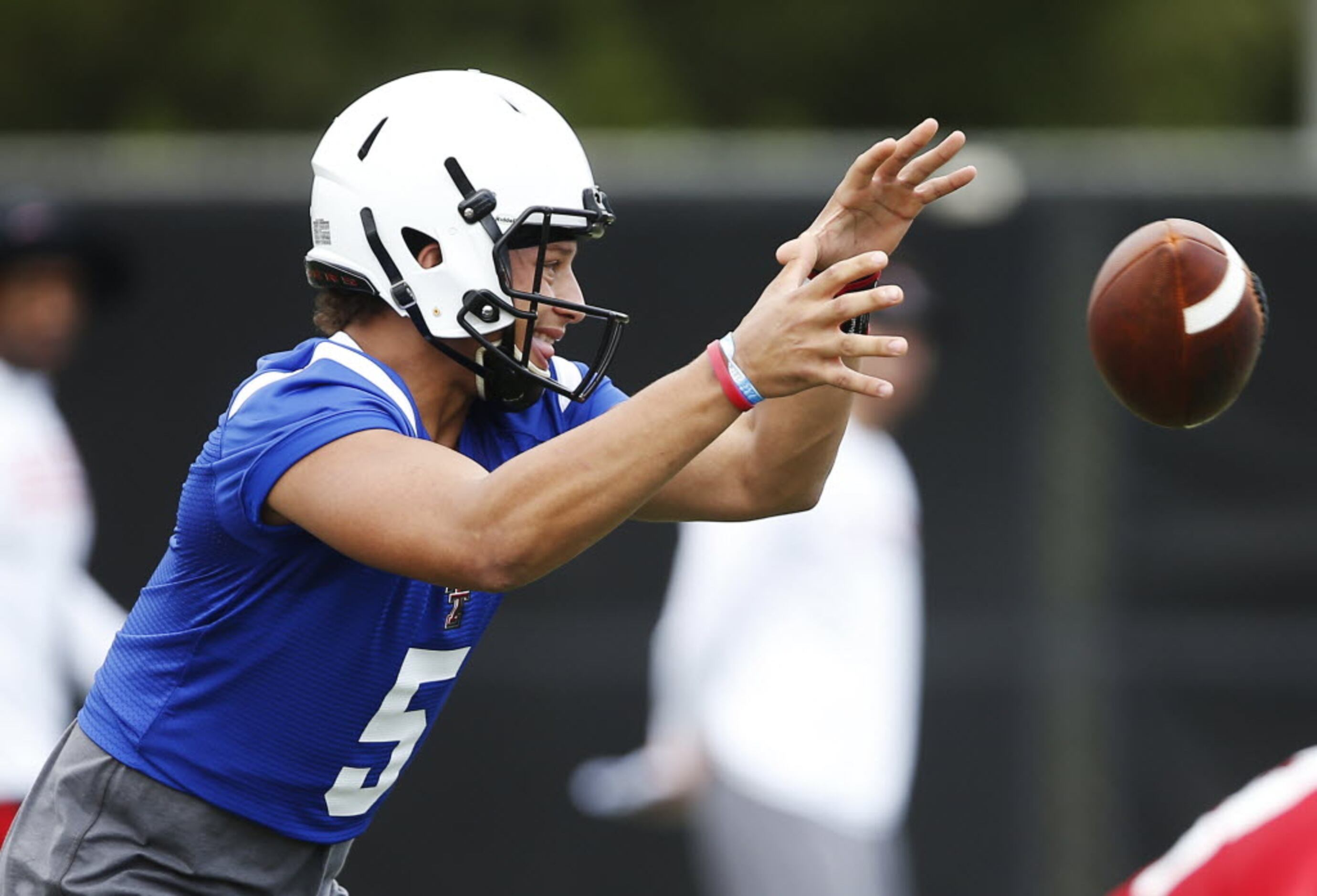 How growing up in baseball groomed Patrick Mahomes for football