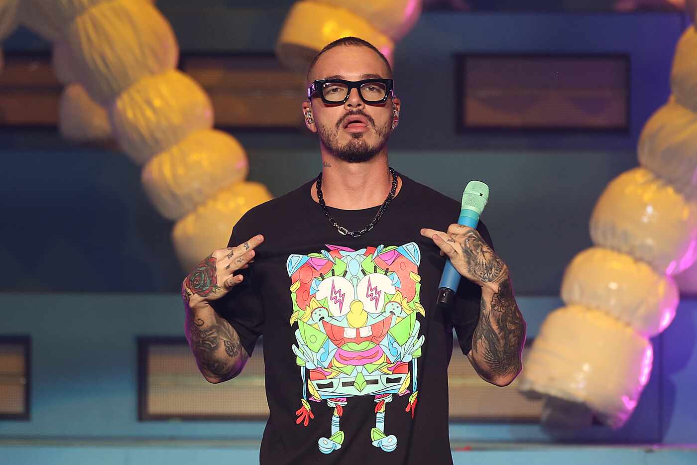 J Balvin presentó su tour 'ARCOIRIS' en el Toyota Musica Factory el viernes 4 de octubre.