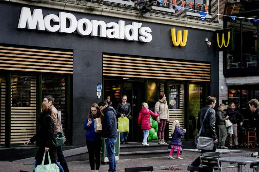 McDonald’s está probando nuevas recetas con sus productos como McNuggets y la BigMac para...