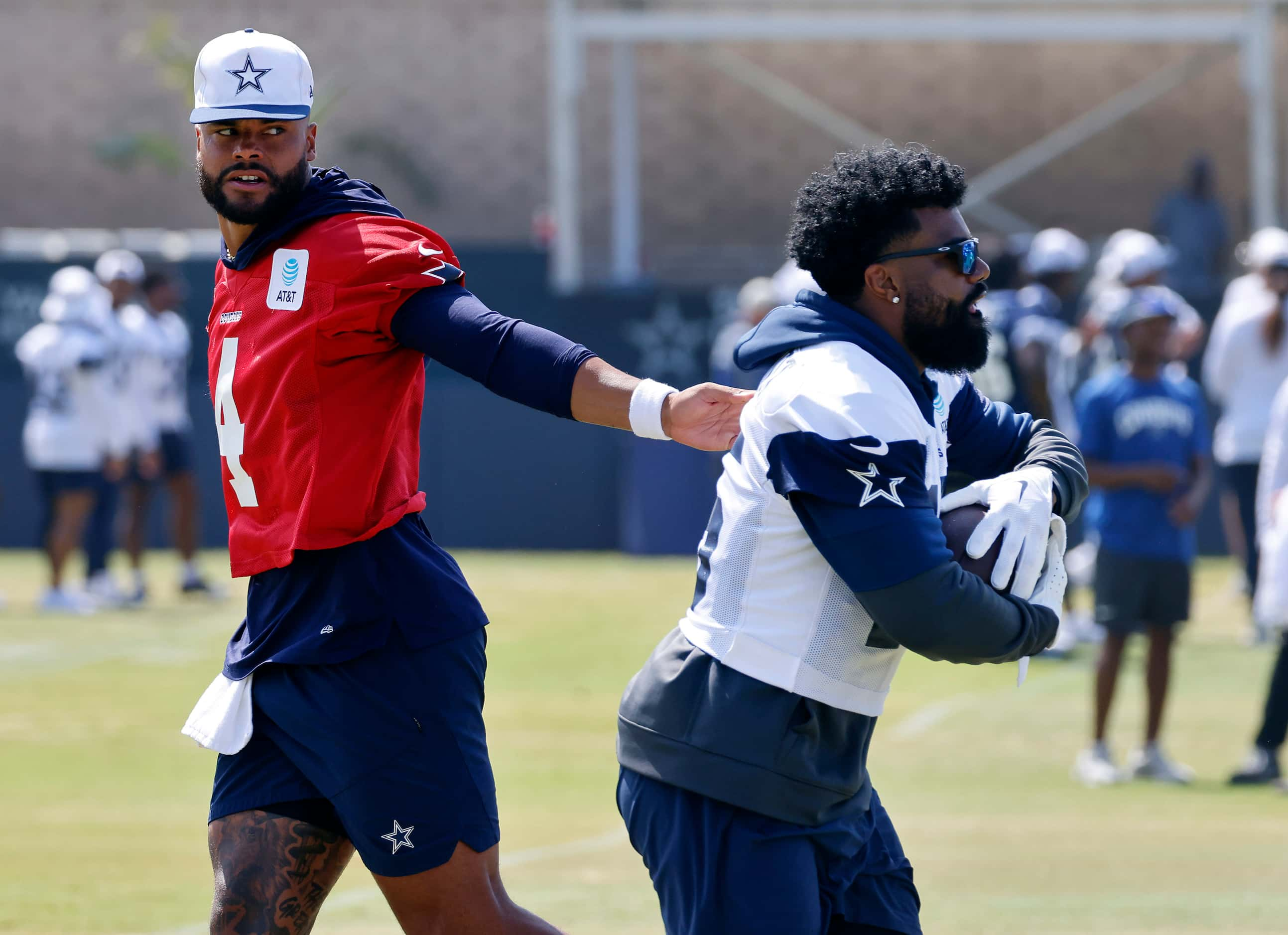 Dallas Cowboys running back Ezekiel Elliott (15) takes the handoff from quarterback Dak...