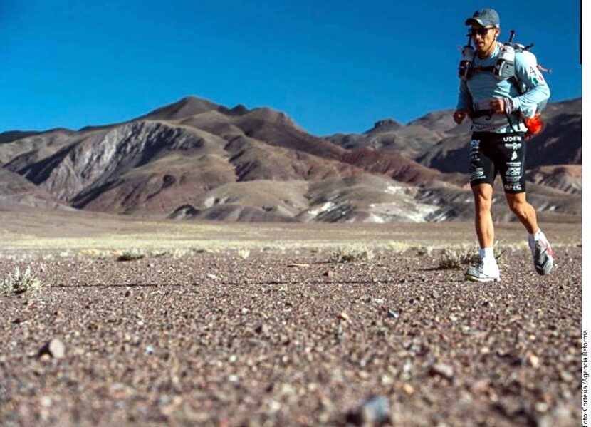 Daniel Almanza, de 35 años de edad, realizó un tiempo 1 hora, 7 minutos y 36 segundos en la...