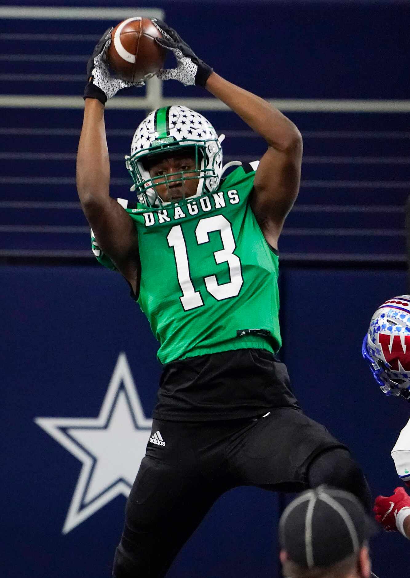 Southlake Carroll tight end RJ Maryland (13) catches a touchdown pass from quarterback Quinn...