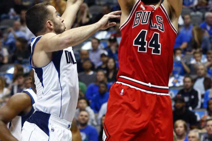 Dec 26, 2015; Dallas, TX, USA; Chicago Bulls forward Nikola Mirotic (44) shoots over Dallas...