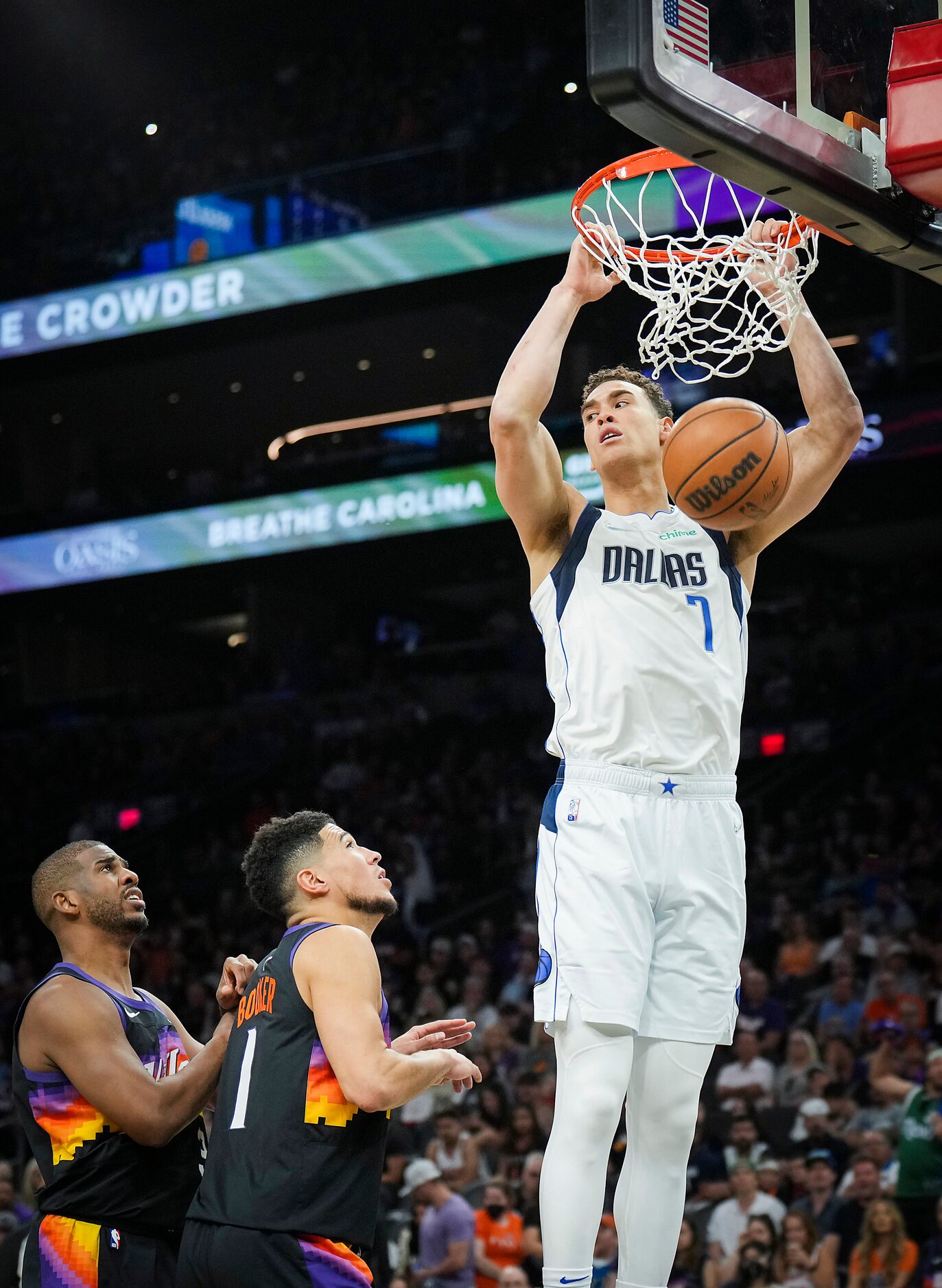 Dallas Mavericks center Dwight Powell (7) dunks the ball past Phoenix Suns guard Devin...