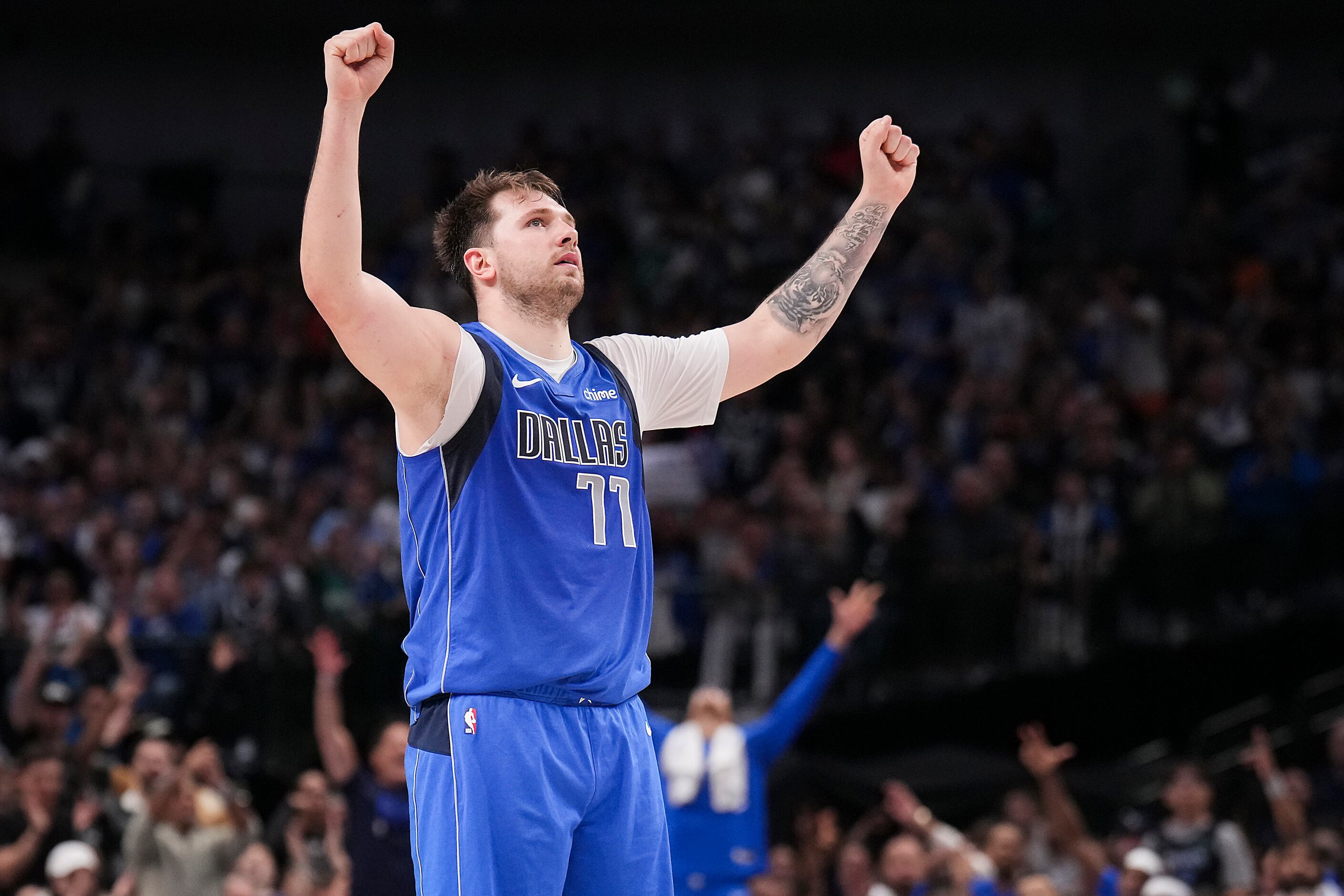 Dallas Mavericks' Luka Doncic (right knee soreness) downgraded to out vs.  Warriors