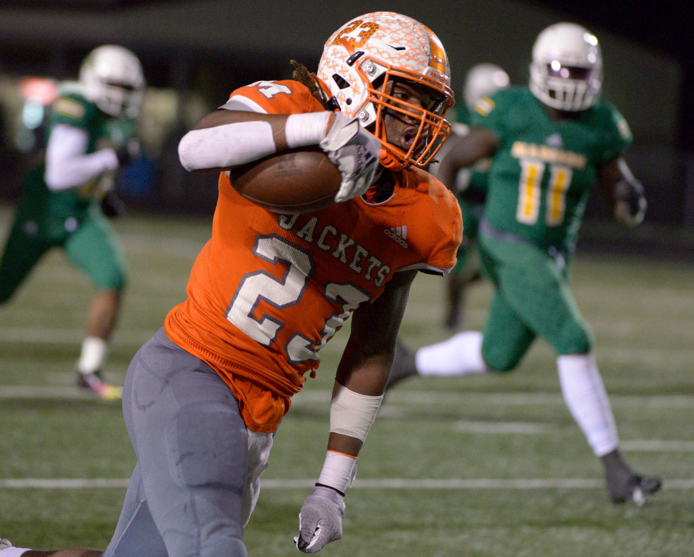 Mineola’s Trevion Sneed runs upfield in the second quarter during a Class 3A Division I...