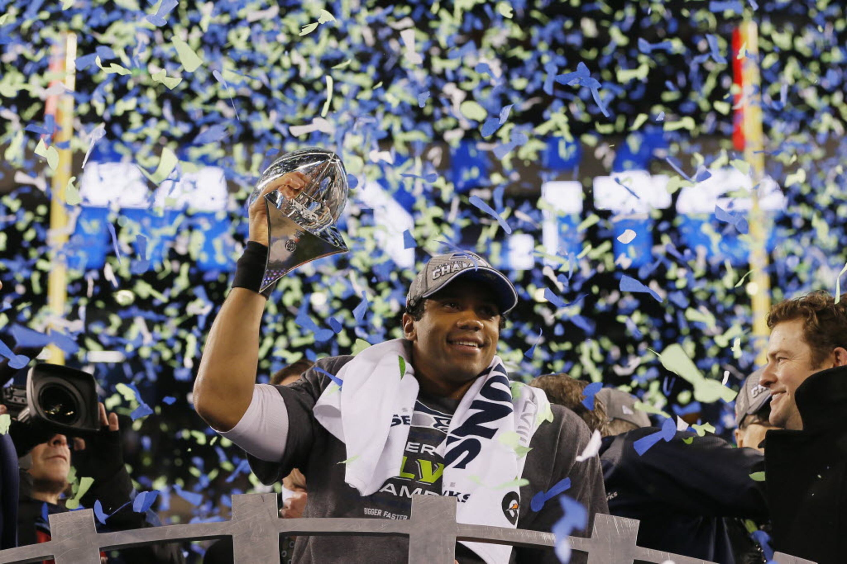 Quarterback Russell Wilson of the Seattle Seahawks celebrates News Photo  - Getty Images