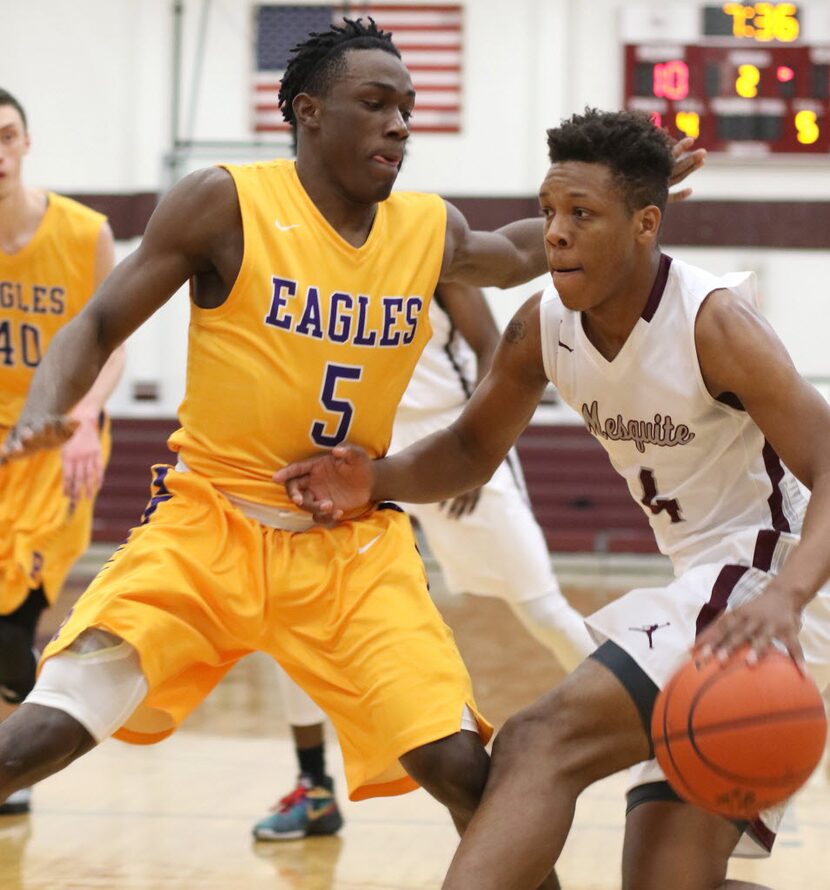 Richardson's Brandon Averette (5) defends against Mesquite guard Bryson Robinson (4) during...