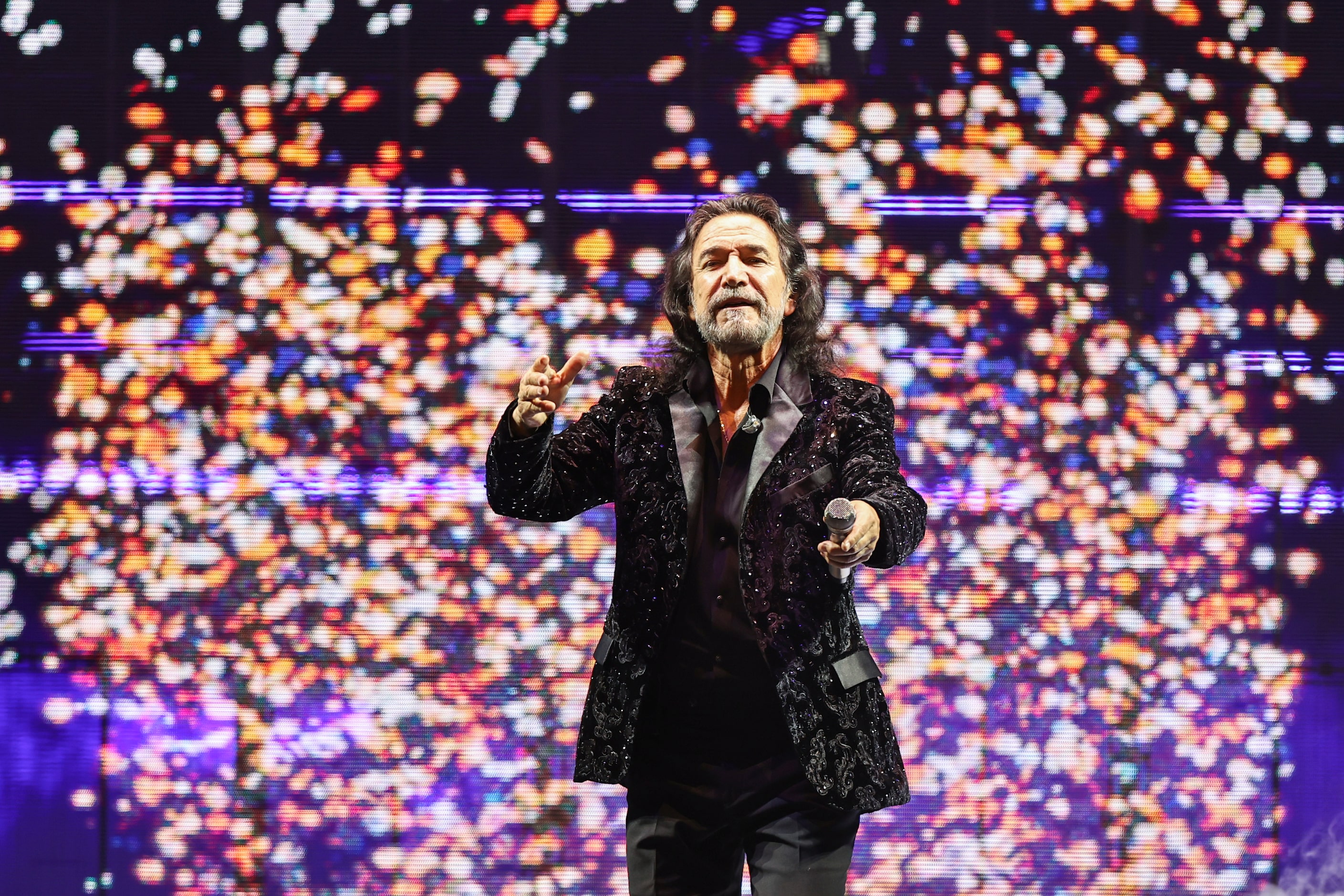 Marco Antonio Solís presentó su tour “Eternamente Agradecido” la noche del sábado 28 de...