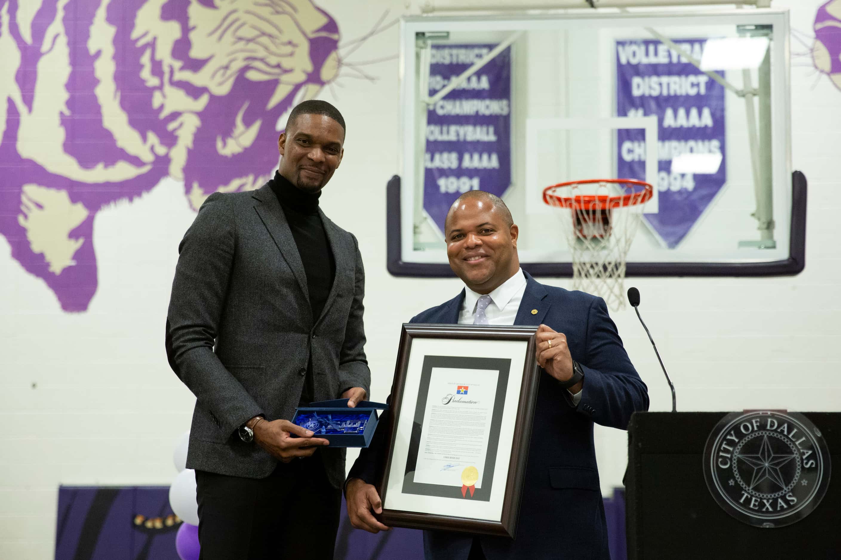 Dallas Mayor Eric Johnson (right) awards a Key to the City to NBA Hall-of-Famer and Dallas...