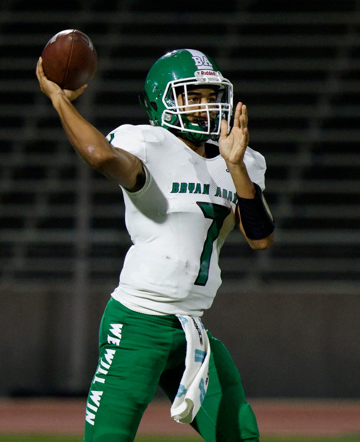 Bryan Adams quarterback Rayvon Jackson Jr. (7) throws a pass during the second half of a...