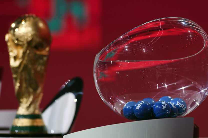 El sorteo de la FIFA pata el Mundial de Qatar 2022 se lleva a acabo en el Centro de...