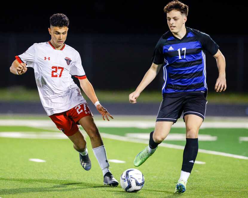 Rockwall-Heath’s Lucas Ponzetto (27) defended against North Forney’s Harrison Williams (17)...