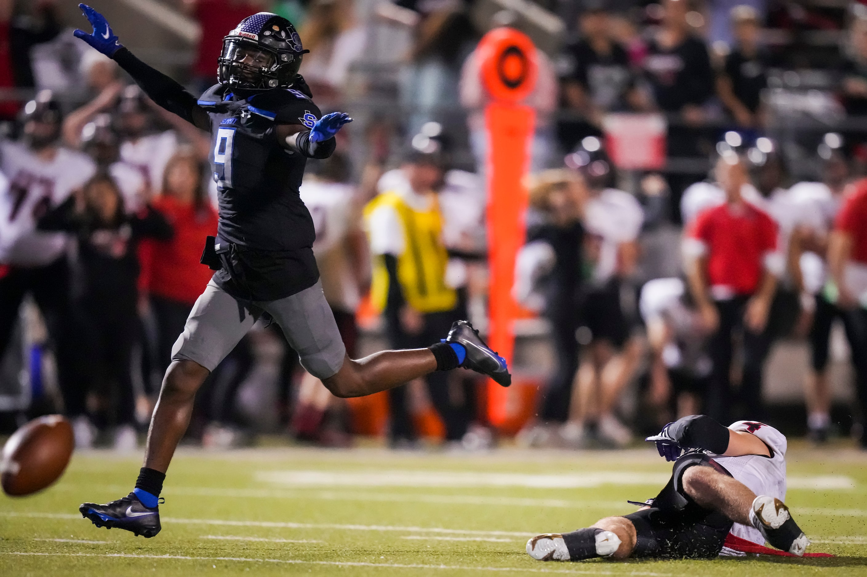 Mansfield Summit defensive back Tavare Smith Jr. (9) celebrates after defending an...