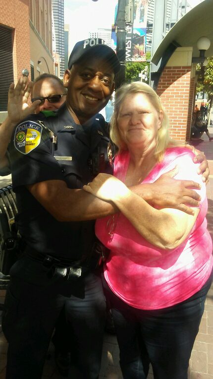 A month ago, Maravon Hyback took a photo with an officer who had called an ambulance after...