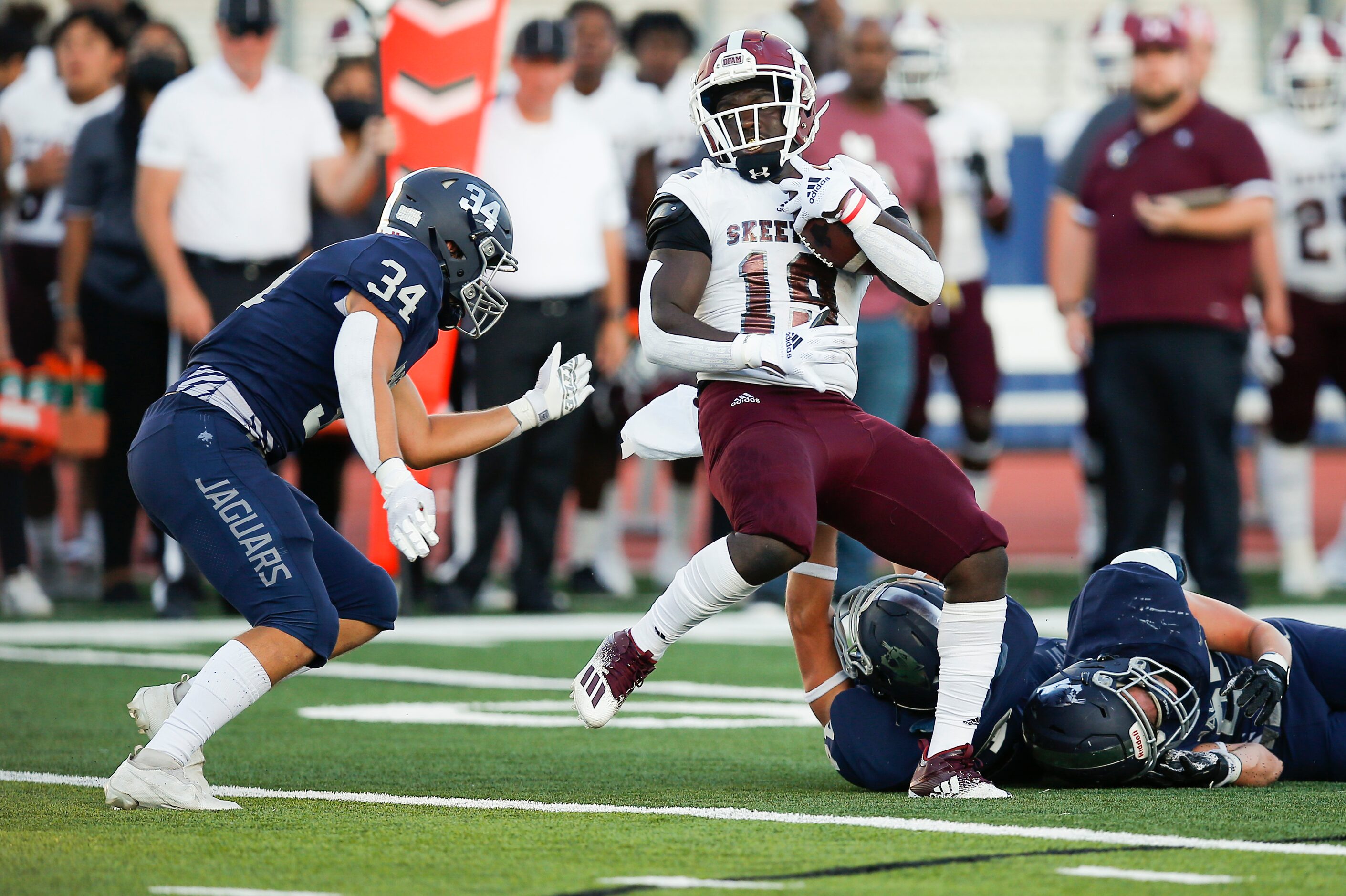 Mesquite senior running back Anthony Roberts (19) carries the ball as Flower Mound senior...