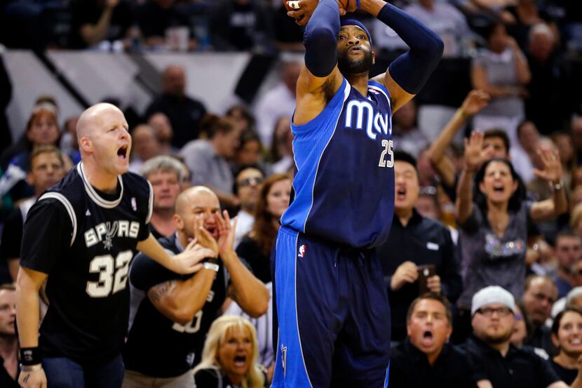 Dallas Mavericks guard Vince Carter (25) puts up a three-pointer as San Antonio Spurs fan...