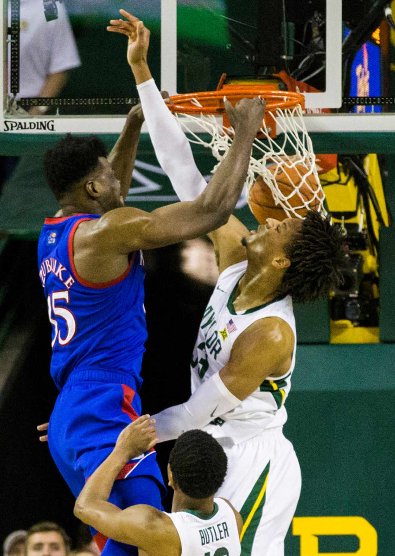 Baylor Bears forward Freddie Gillespie (33) tries to defend against a dunk by Kansas...