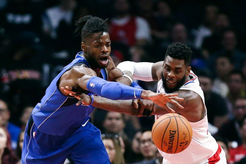 Dallas Mavericks center Nerlens Noel, left, and Los Angeles Clippers forward Willie Reed...