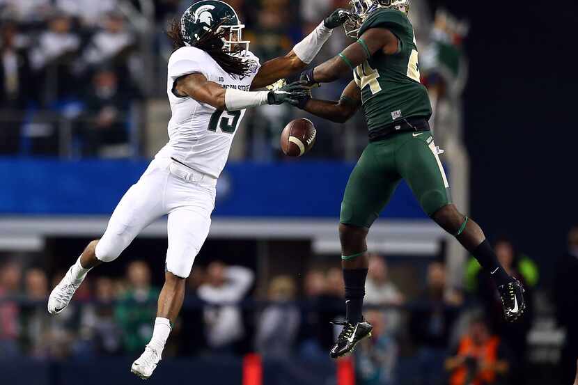 ARLINGTON, TX - JANUARY 01:  Trae Waynes #15 of the Michigan State Spartans and Terrence...