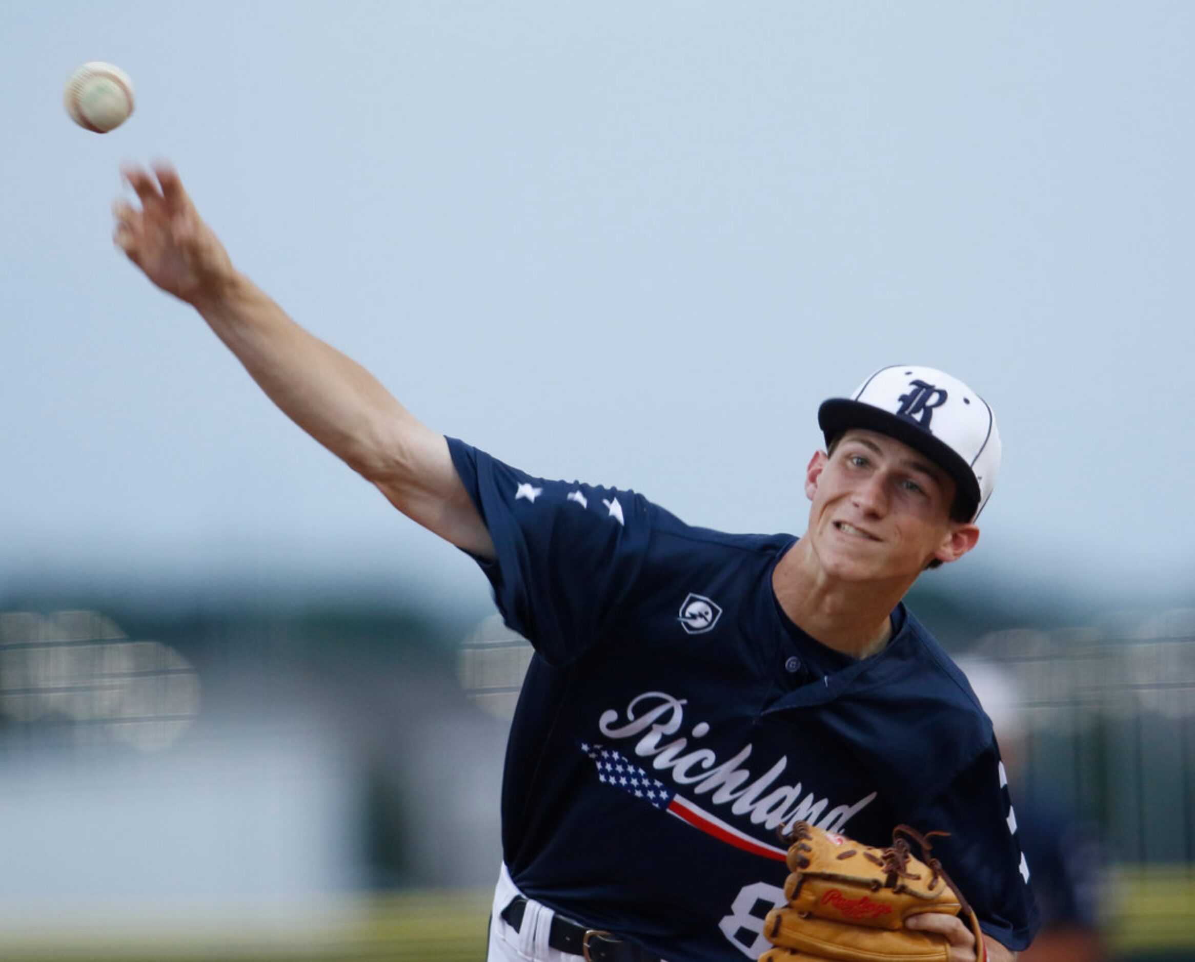 Richland pitcher Drew Henderson (8) delivers a pitch to a Northwest Eaton batter during the...