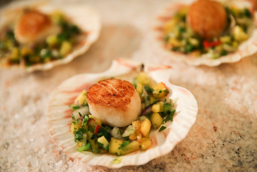 Seared scallops with peach salsa 