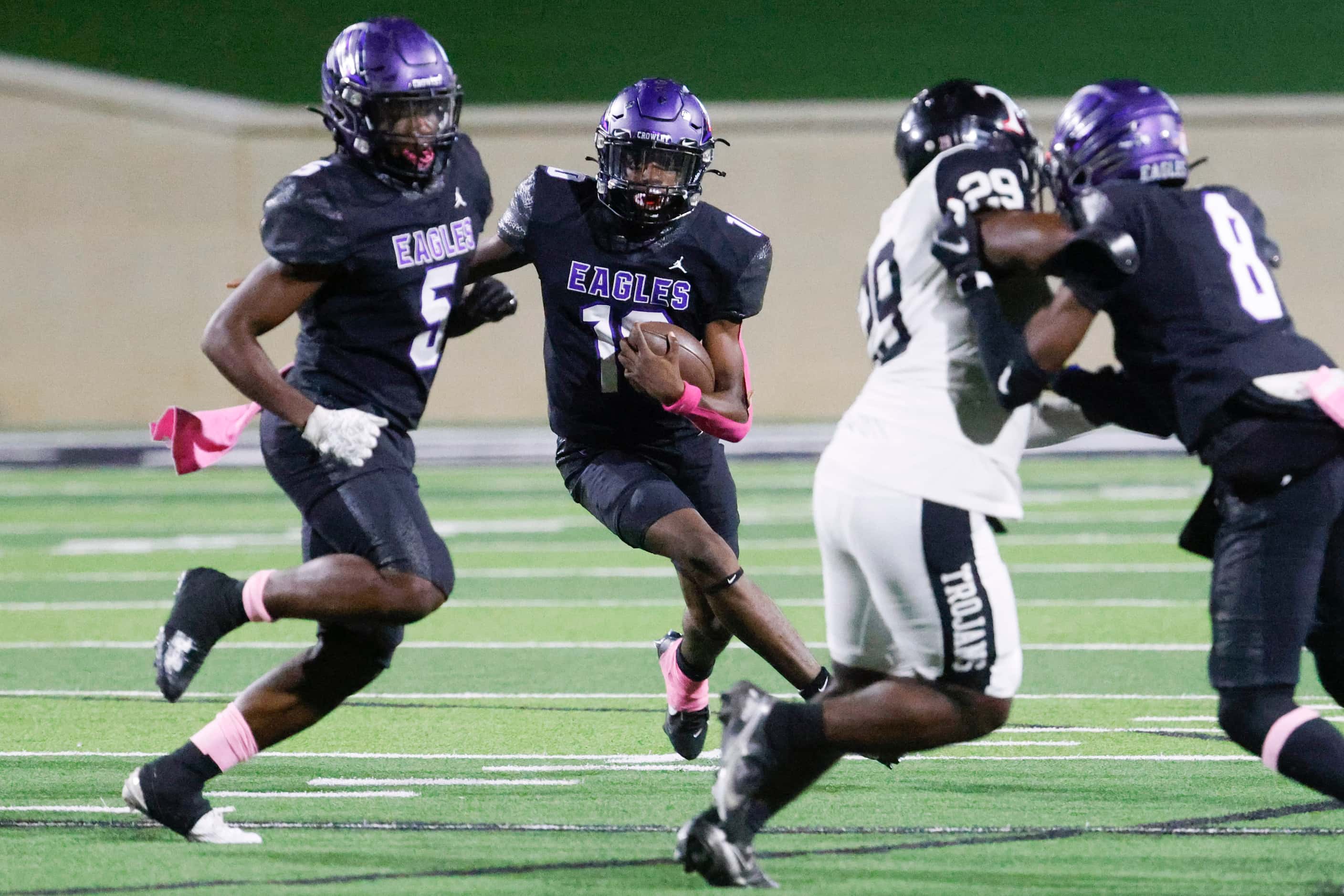Crowley High’s Caleb Wiliams (10) runs with the ball against Trinity High during the first...