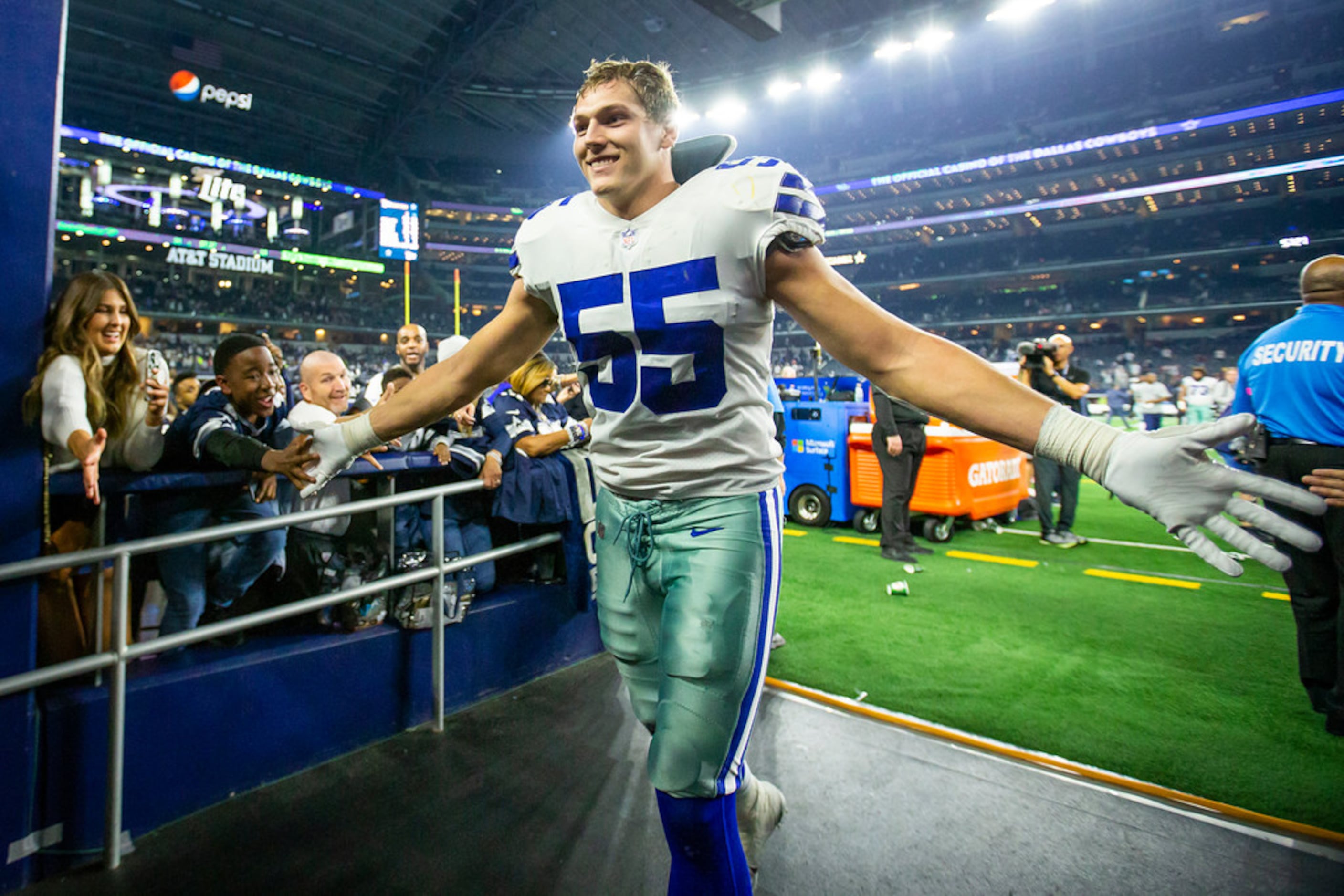 Vander Esch Wins First Rookie Award in 13 Years