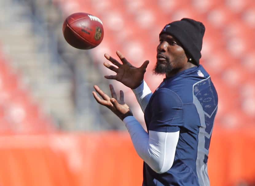 Dallas Cowboys wide receiver Dez Bryant (88) warms up before a game against the Cleveland...