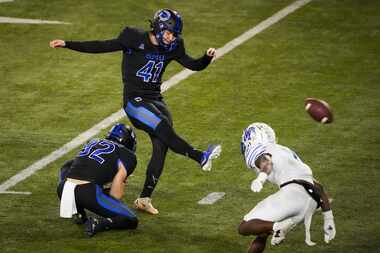 SMU place kicker Collin Rogers (41) kicks a 23-yard field goal during the second half of an...
