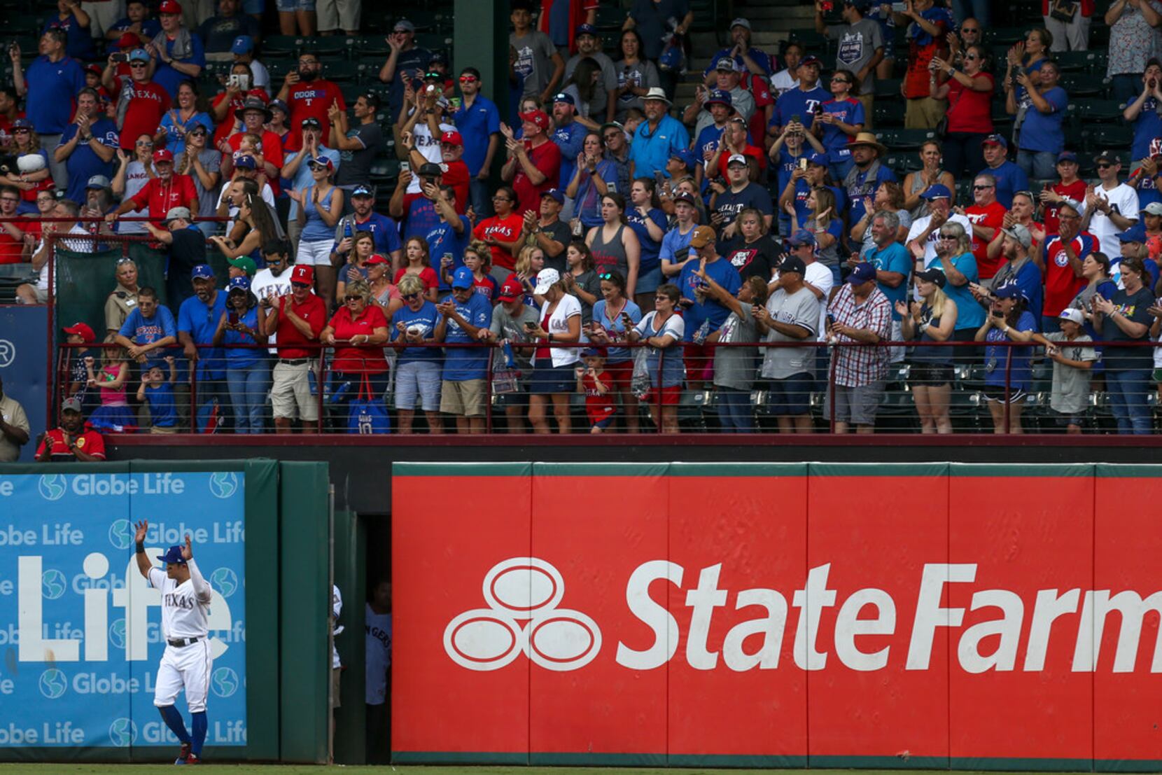 Watch: Nolan Ryan throws out Globe Life Park's final first pitch to Kenny  Rogers