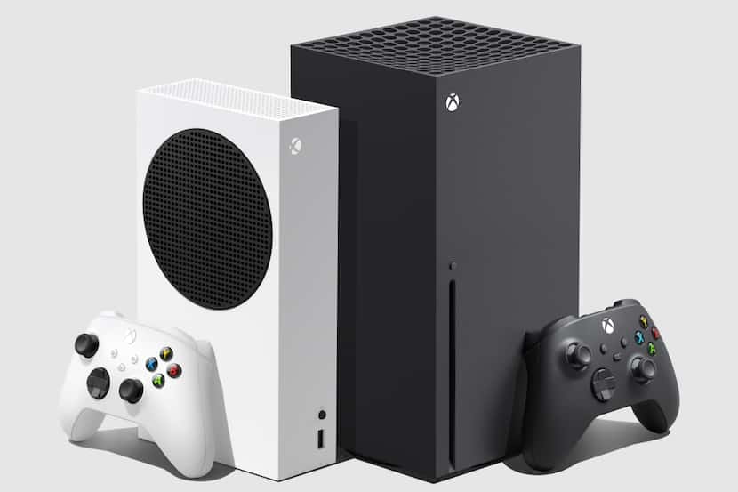 The Xbox Series S (left) and the Xbox Series X.