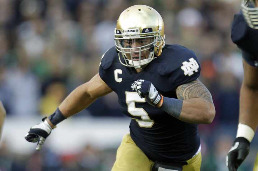 FILE - In this Oct. 20, 2012, file photo, Notre Dame linebacker Manti Te'o chases the action...
