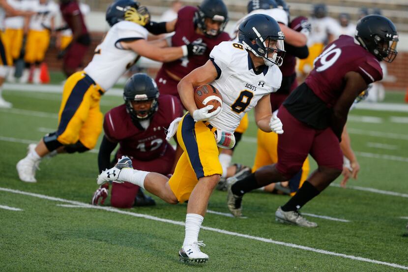 Highland Park Running back Conner Allen (8) runs against Mansfield Timberview during the...
