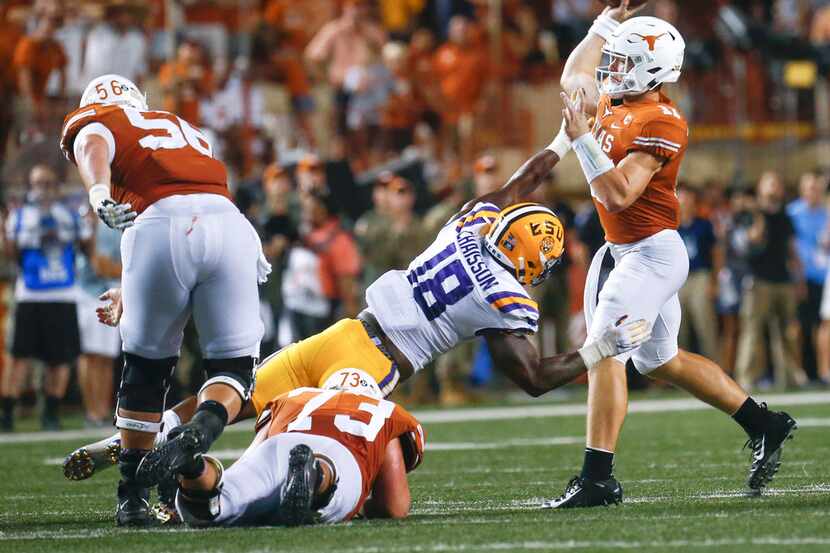 Texas Longhorns quarterback Sam Ehlinger (11) fires off a pass over an attempted block by...