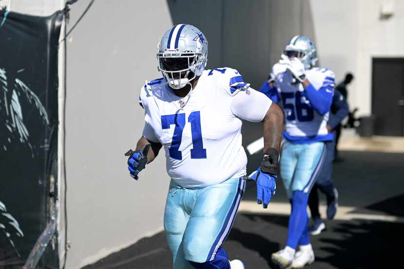 Dallas Cowboys offensive tackle Jason Peters (71) heads out to the field before an NFL...