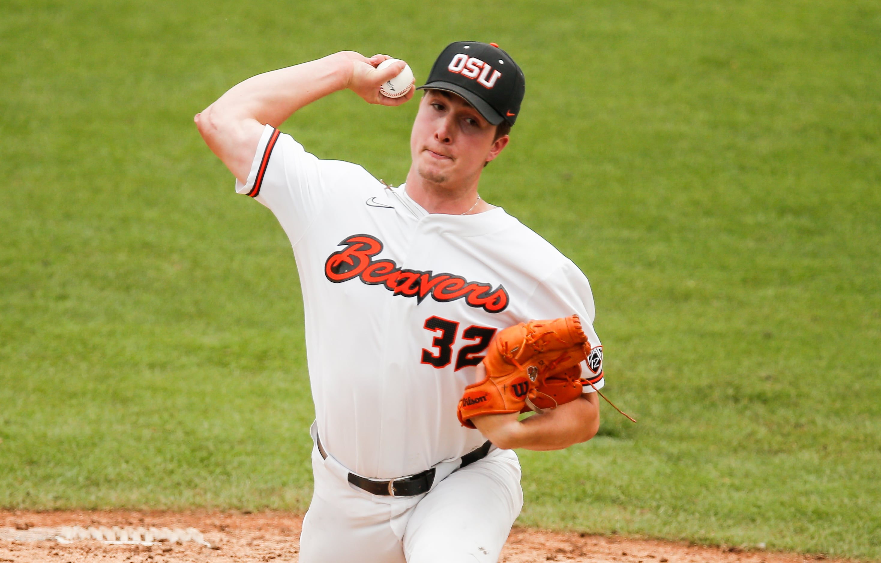 Oregon St. relief pitcher Mitchell Verburg (32) throws in the fifth inning during the NCAA...