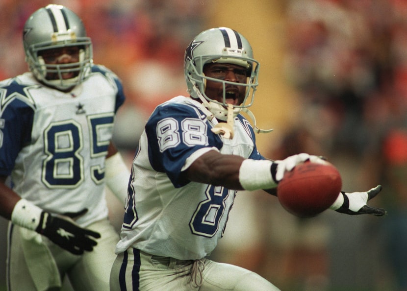 Michael Irvin scores a go-ahead touchdown against Denver (File photo)