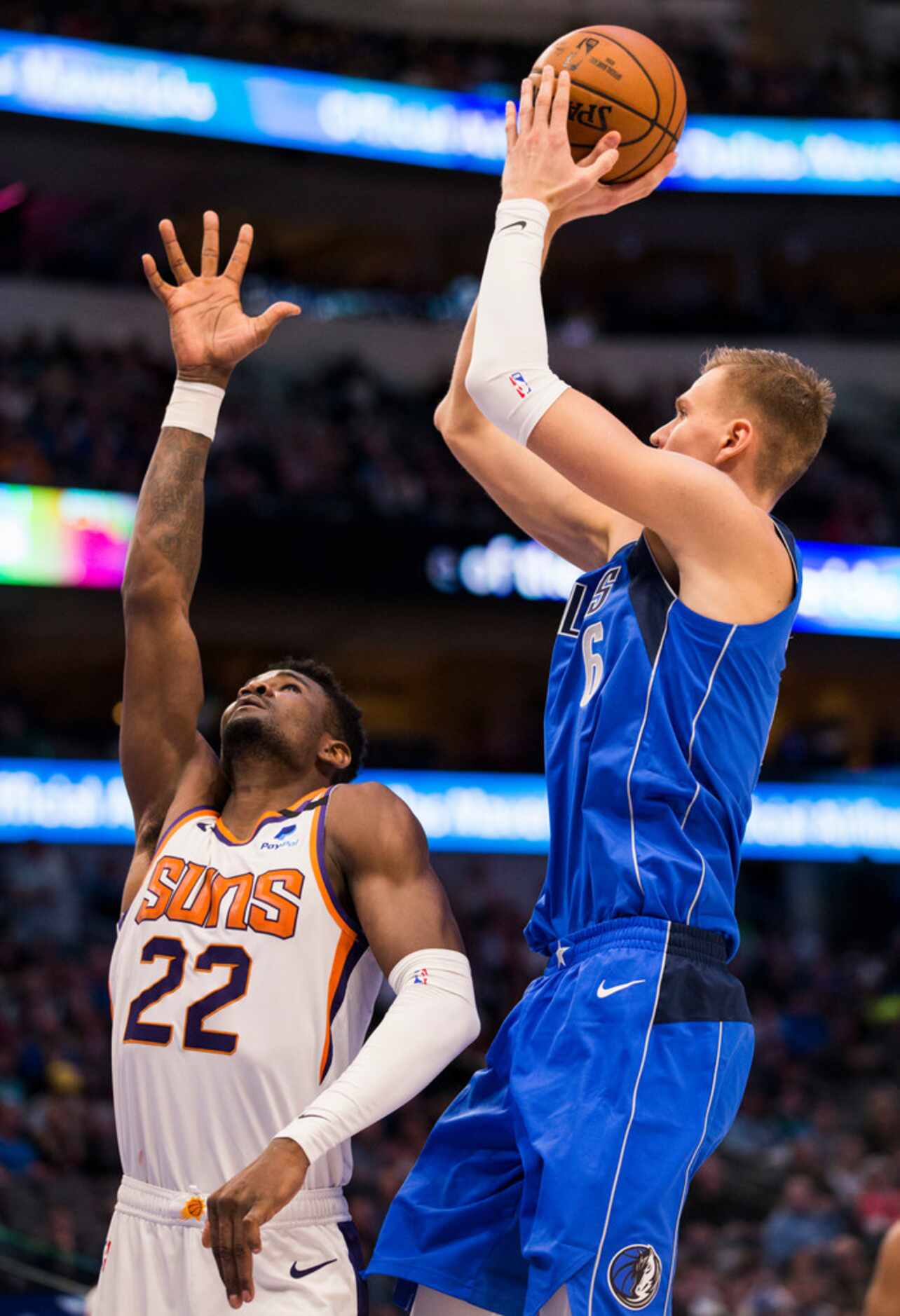 Dallas Mavericks forward Kristaps Porzingis (6) goes up for a shot over Phoenix Suns center...