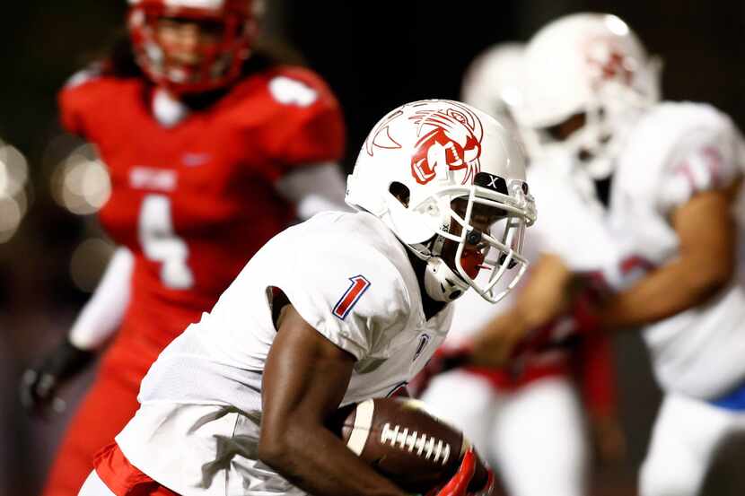Duncanville's Tre Siggers (1) carries the ball against Skyline at Kincaide Stadium on Sept....